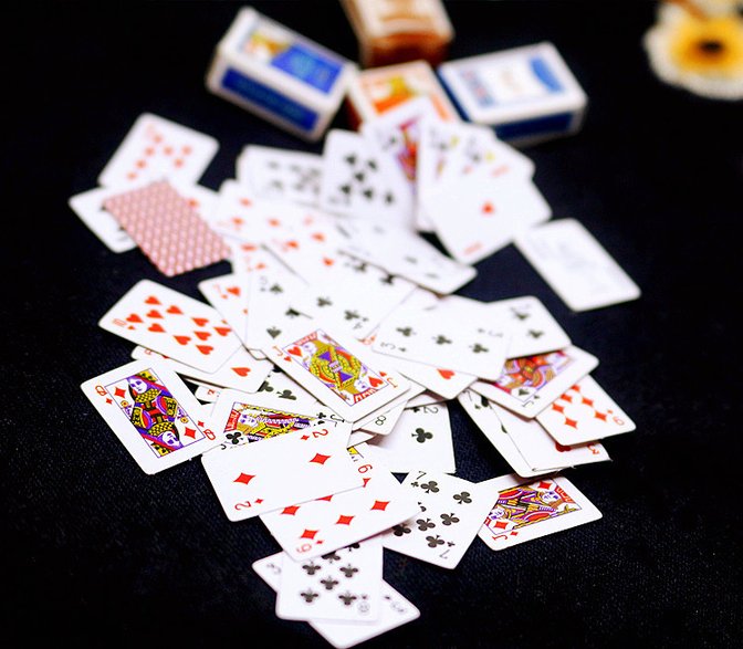 The smallest playing card ever