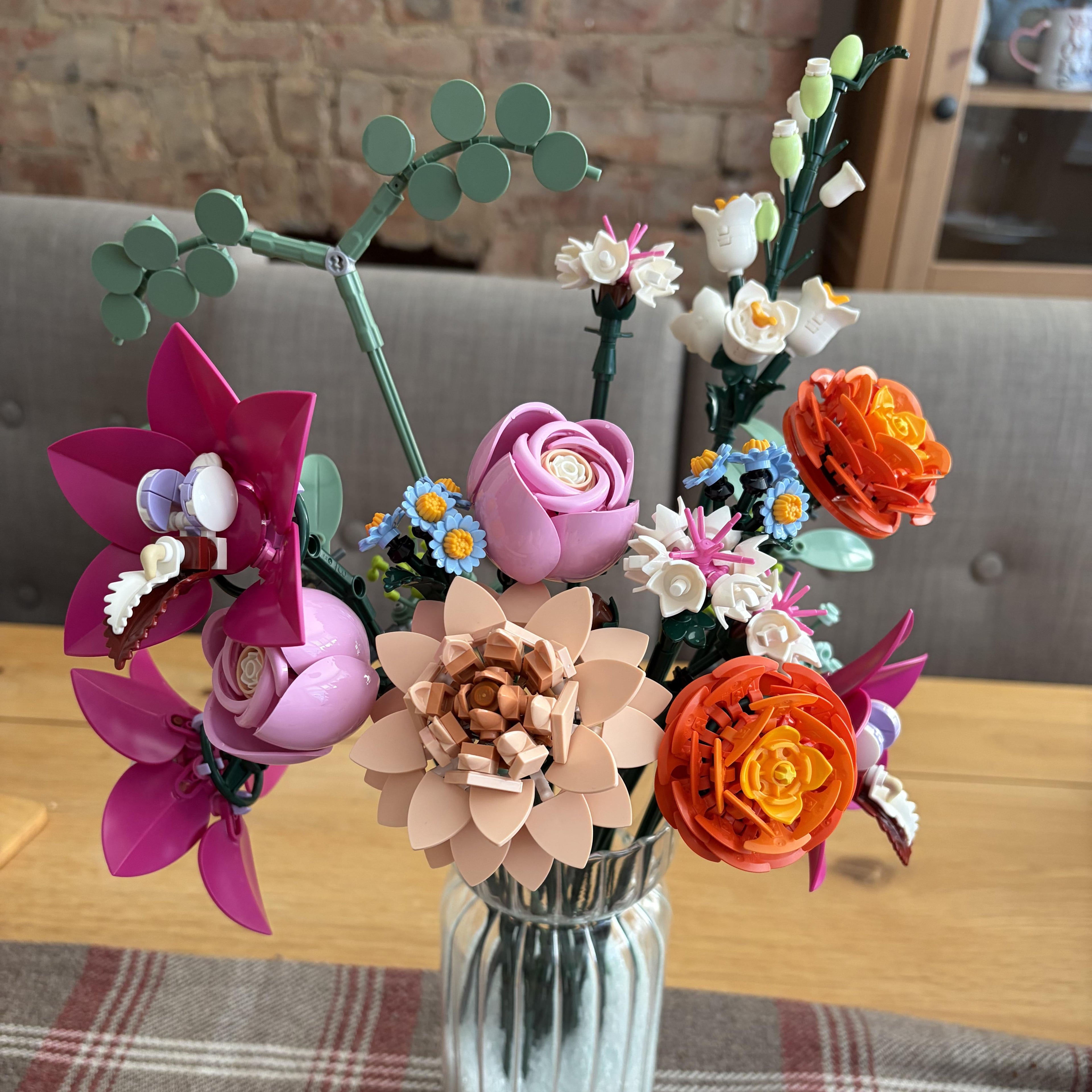 Building Blocks Valentine's Day Gift for Women/Men, for Anniversary 968PC Romantic Rose Flower Bouquet